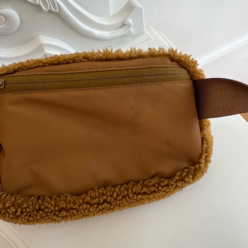 lululemon athletica Brown Sherpa Bag - Picture 5 of 10